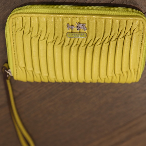 Coach Mustard Wristlet - Picture 3 of 6
